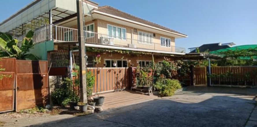 House in Bangkok, Thailand 5 bedrooms № 193758