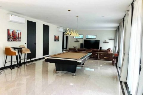 Villa in Chalong, Thailand 4 bedrooms № 162437 - photo 3