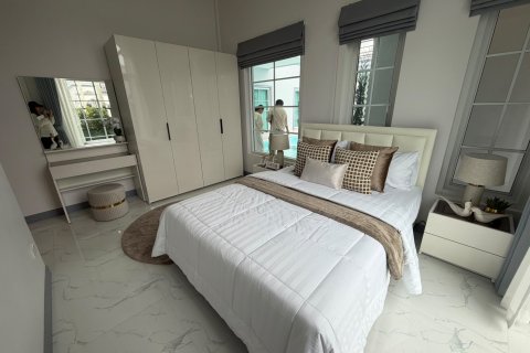 Villa in Cha-am, Thailand 4 bedrooms № 233977 - photo 12