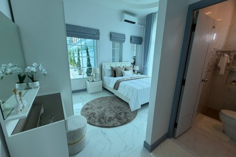 Villa in Cha-am, Thailand 4 bedrooms № 233977 - photo 16
