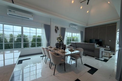 Villa in Cha-am, Thailand 4 bedrooms № 233977 - photo 7