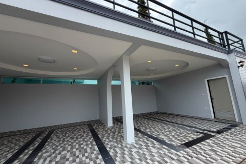 Villa in Cha-am, Thailand 4 bedrooms № 233977 - photo 2