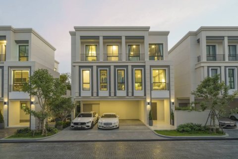 House in Bangkok, Thailand 4 bedrooms № 151058 - photo 1