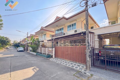 House in Pathum Thani, Thailand 3 bedrooms № 164390 - photo 3