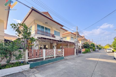 House in Pathum Thani, Thailand 3 bedrooms № 164390 - photo 2