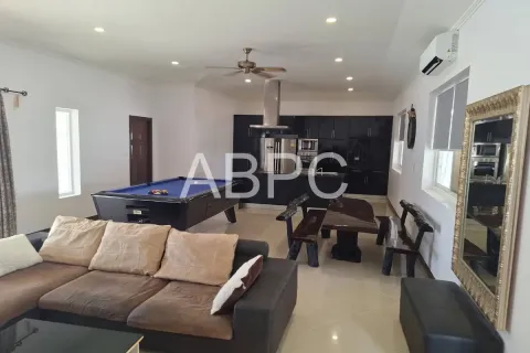 House in Pattaya, Thailand 3 bedrooms № 210450 - photo 8