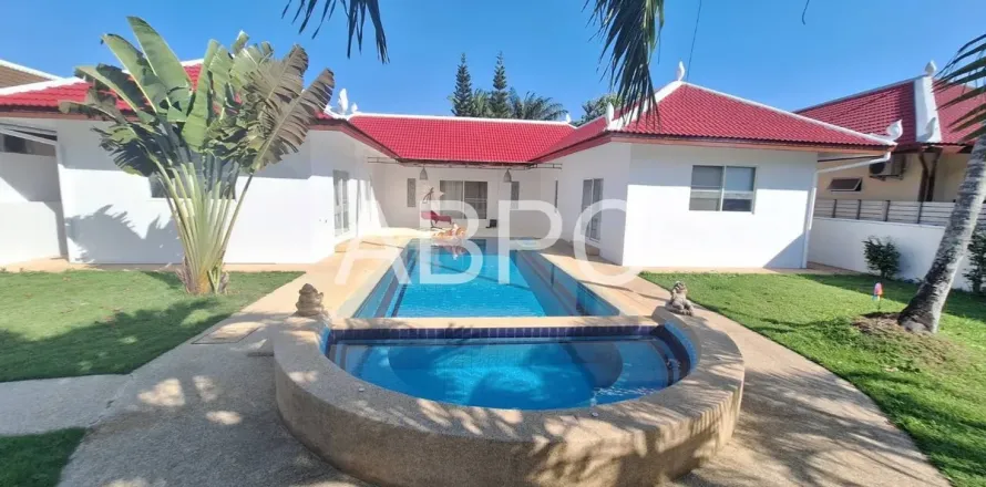 House in Pattaya, Thailand 3 bedrooms № 210450