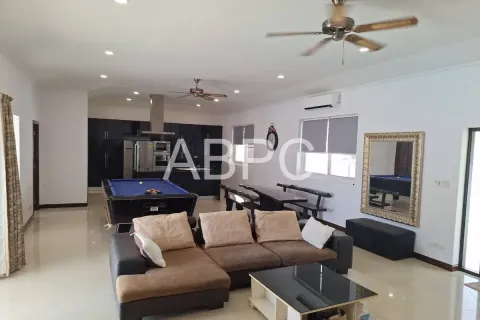 House in Pattaya, Thailand 3 bedrooms № 210450 - photo 15