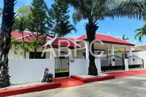 House in Pattaya, Thailand 3 bedrooms № 210450 - photo 12