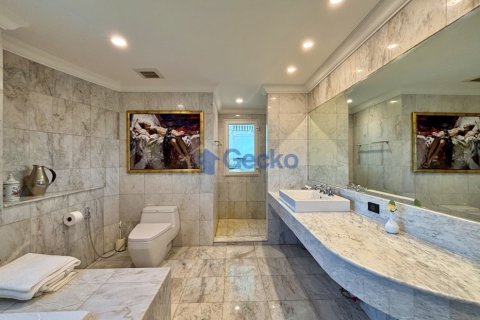 Condo in Pattaya, Thailand, 2 bedrooms  № 210125 - photo 27
