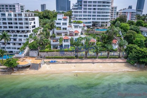 Condo in Pattaya, Thailand, 3 bedrooms  № 210124