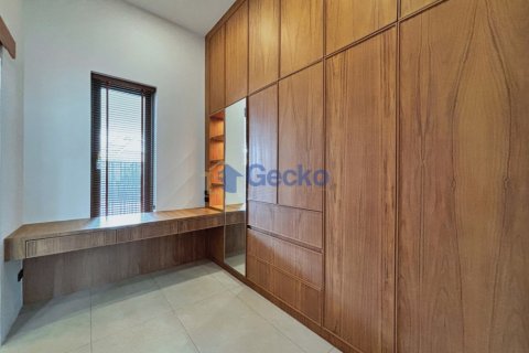 House in Pattaya, Thailand 4 bedrooms № 210121 - photo 30