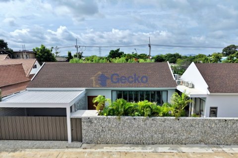 House in Pattaya, Thailand 4 bedrooms № 210121 - photo 24