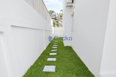 House in Pattaya, Thailand 3 bedrooms № 210123 - photo 24