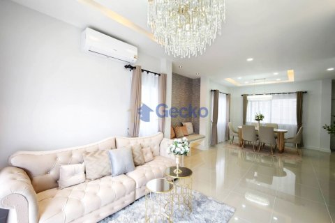 House in Pattaya, Thailand 3 bedrooms № 210123 - photo 18