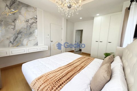 House in Pattaya, Thailand 3 bedrooms № 210123 - photo 17