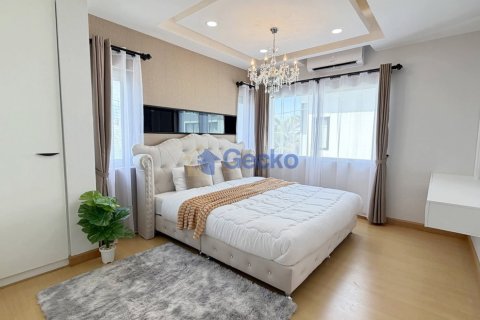 House in Pattaya, Thailand 3 bedrooms № 210123 - photo 12