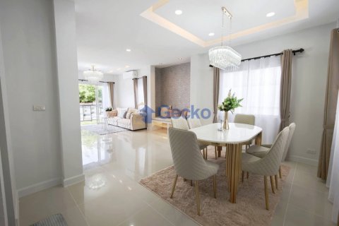 House in Pattaya, Thailand 3 bedrooms № 210123 - photo 3