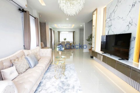 House in Pattaya, Thailand 3 bedrooms № 210123 - photo 15