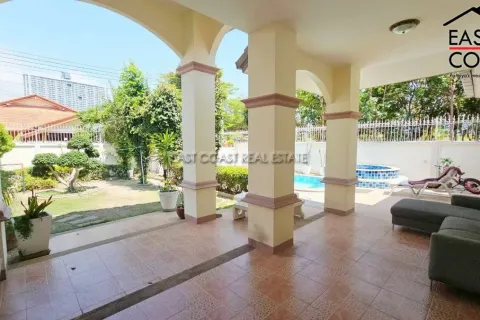 Casa de 3 dormitorios en Jomtien Beach, Pattaya, Tailandia № 212468 - foto 17