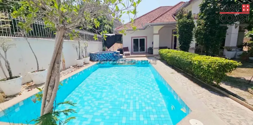 Casa de 3 dormitorios en Jomtien Beach, Pattaya, Tailandia № 212468