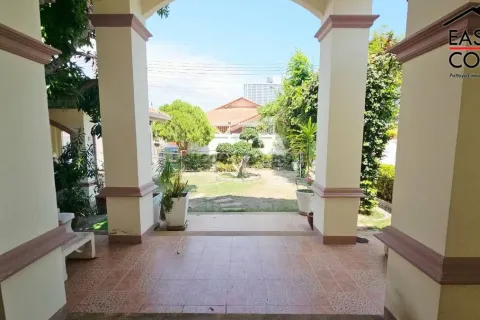 Casa de 3 dormitorios en Jomtien Beach, Pattaya, Tailandia № 212468 - foto 10
