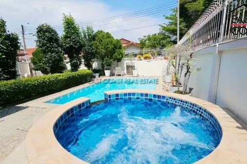 Casa de 3 dormitorios en Jomtien Beach, Pattaya, Tailandia № 212468 - foto 2