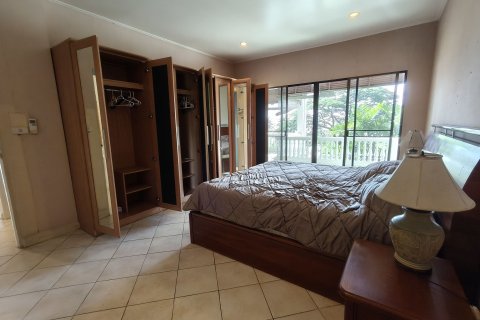 Condo in Pattaya, Thailand, 2 bedrooms  № 136556 - photo 12