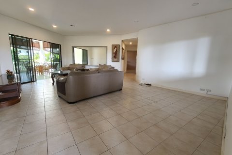 Condo in Pattaya, Thailand, 2 bedrooms  № 136556