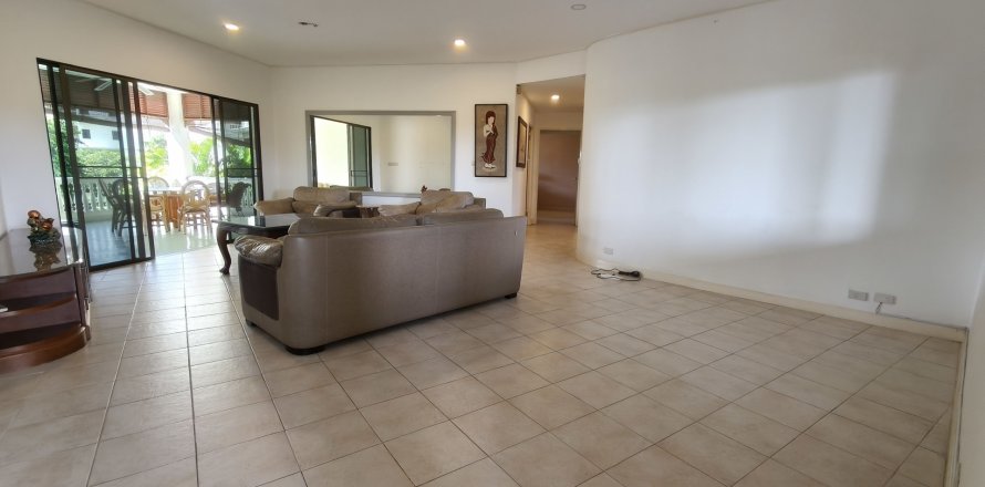 Condo in Pattaya, Thailand, 2 bedrooms  № 136556