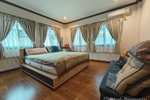 House in Pattaya, Thailand 3 bedrooms № 152372 - photo 4