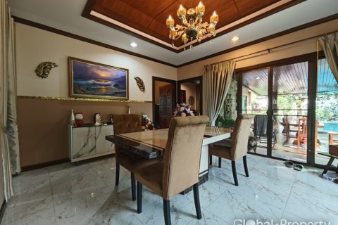 House in Pattaya, Thailand 3 bedrooms № 152372 - photo 2