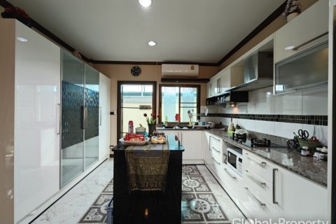 House in Pattaya, Thailand 3 bedrooms № 152372 - photo 9