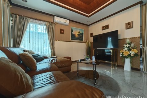 House in Pattaya, Thailand 3 bedrooms № 152372 - photo 6