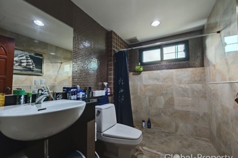 House in Pattaya, Thailand 3 bedrooms № 152372 - photo 11