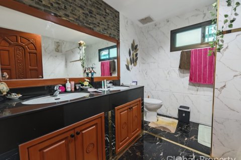 House in Pattaya, Thailand 3 bedrooms № 152372 - photo 14