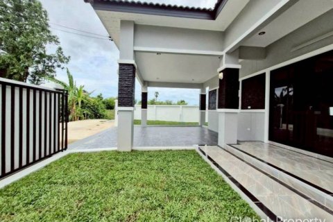 Дом в Паттайе, Таиланд с 3 спальнями  № 152369 - фото 1