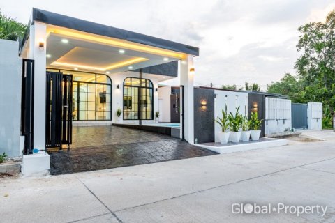 Дом в Паттайе, Таиланд с 3 спальнями  № 152371 - фото 1