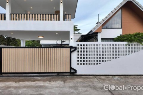 House in Pattaya, Thailand 3 bedrooms № 152370 - photo 2