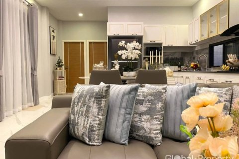 House in Pattaya, Thailand 3 bedrooms № 152370 - photo 23