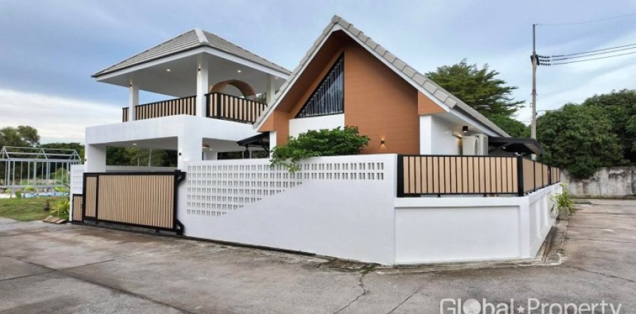 House in Pattaya, Thailand 3 bedrooms № 152370