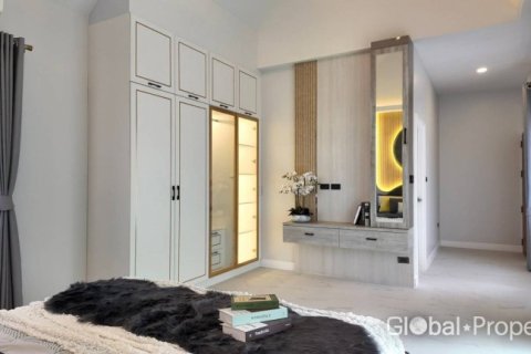 House in Pattaya, Thailand 3 bedrooms № 152370 - photo 28