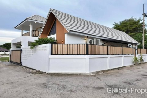 House in Pattaya, Thailand 3 bedrooms № 152370 - photo 4