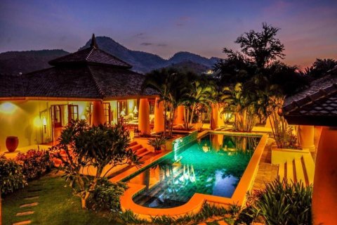 Дом в Хуа Хине, Таиланд с 5 спальнями  № 147229 - фото 3