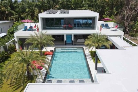 Villa in Phuket, Thailand 5 bedrooms № 147551 - photo 1