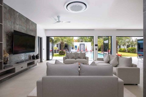 Villa in Phuket, Thailand 5 bedrooms № 147551 - photo 13