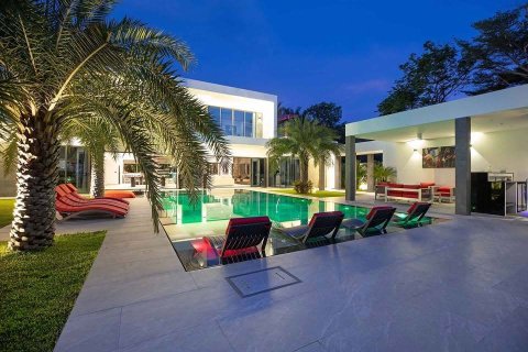 Villa in Phuket, Thailand 5 bedrooms № 147551 - photo 15