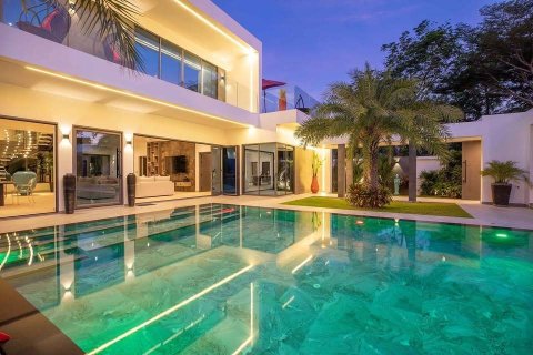 Villa in Phuket, Thailand 5 bedrooms № 147551 - photo 2