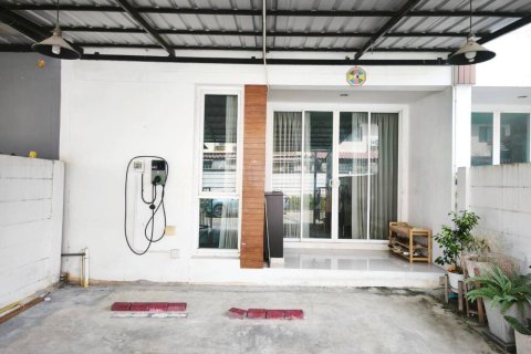 Townhouse in Lat Krabang, Bangkok, Thailand 3 bedrooms № 147548 - photo 2