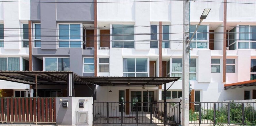 Townhouse in Lat Krabang, Bangkok, Thailand 3 bedrooms № 147548